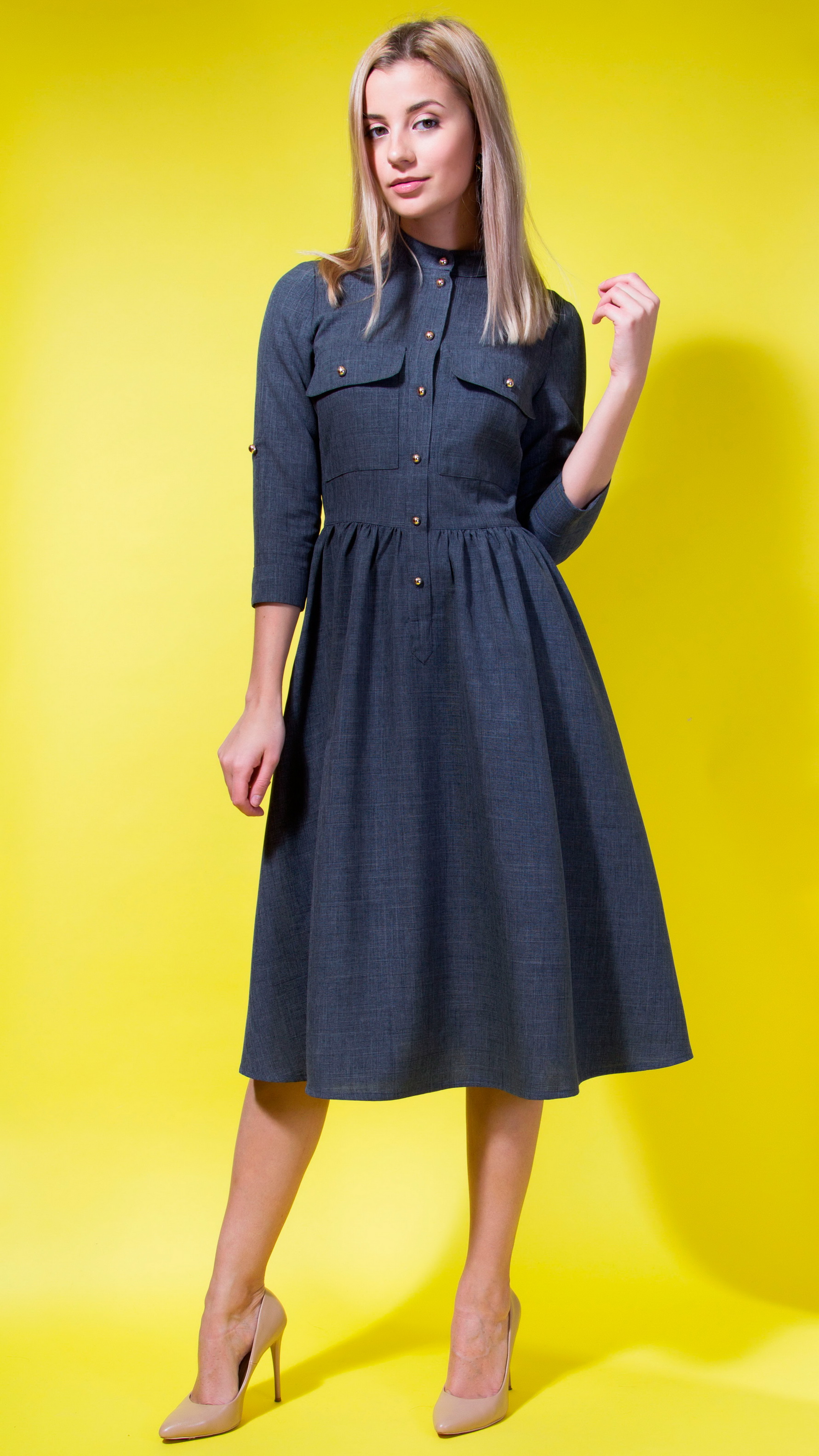 Платье приталенного силуэта длины миди